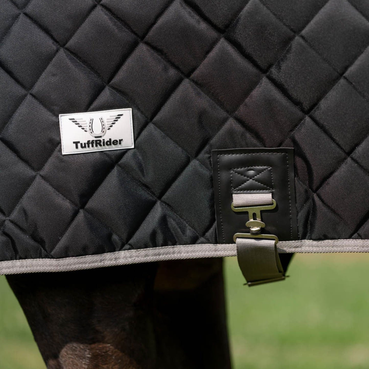 TuffRider Shelter Closed Front Medium Weight Stable Horse Blanket